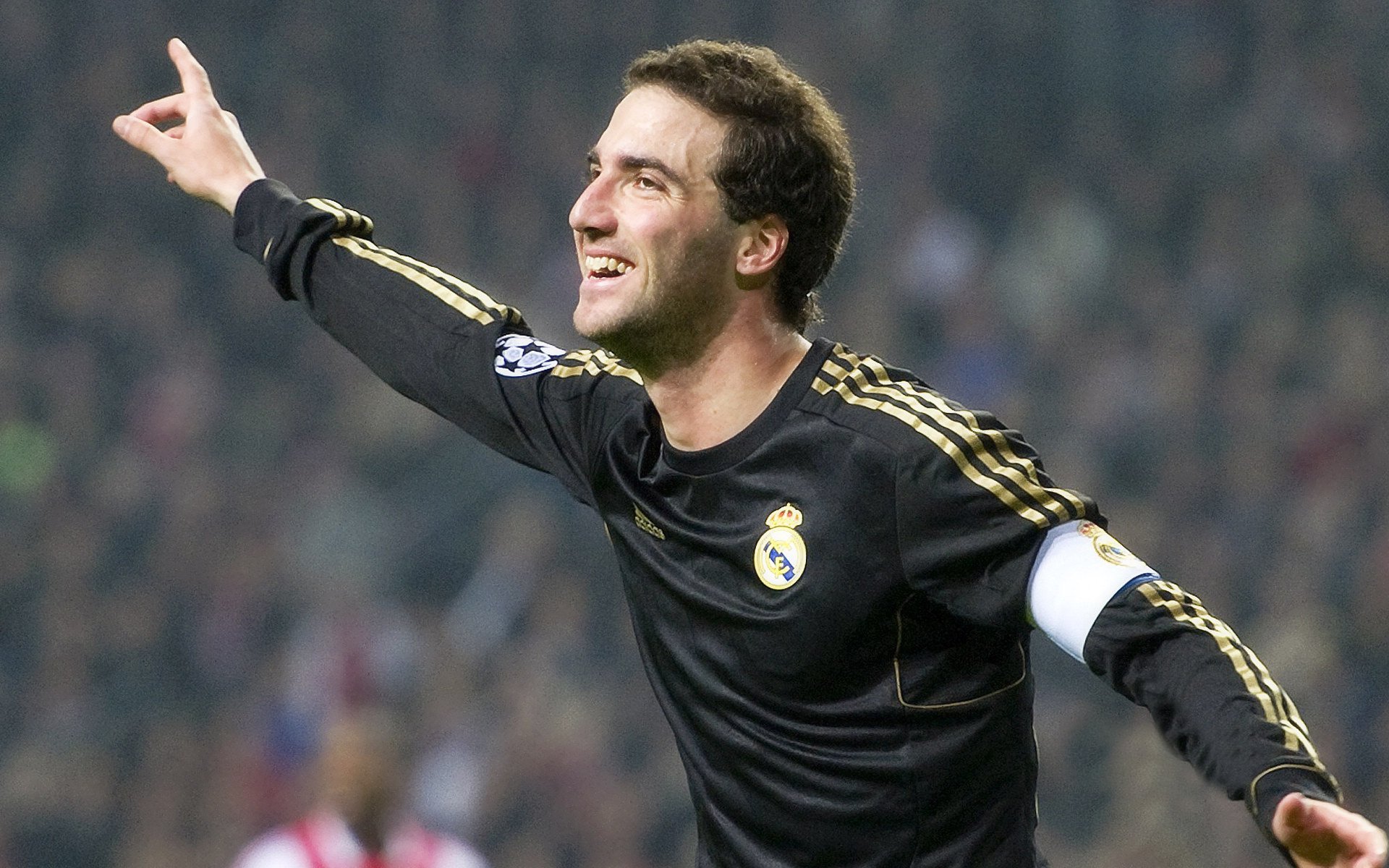 莫德里奇一箭穿云,当郁金香在墨西哥高原凋零