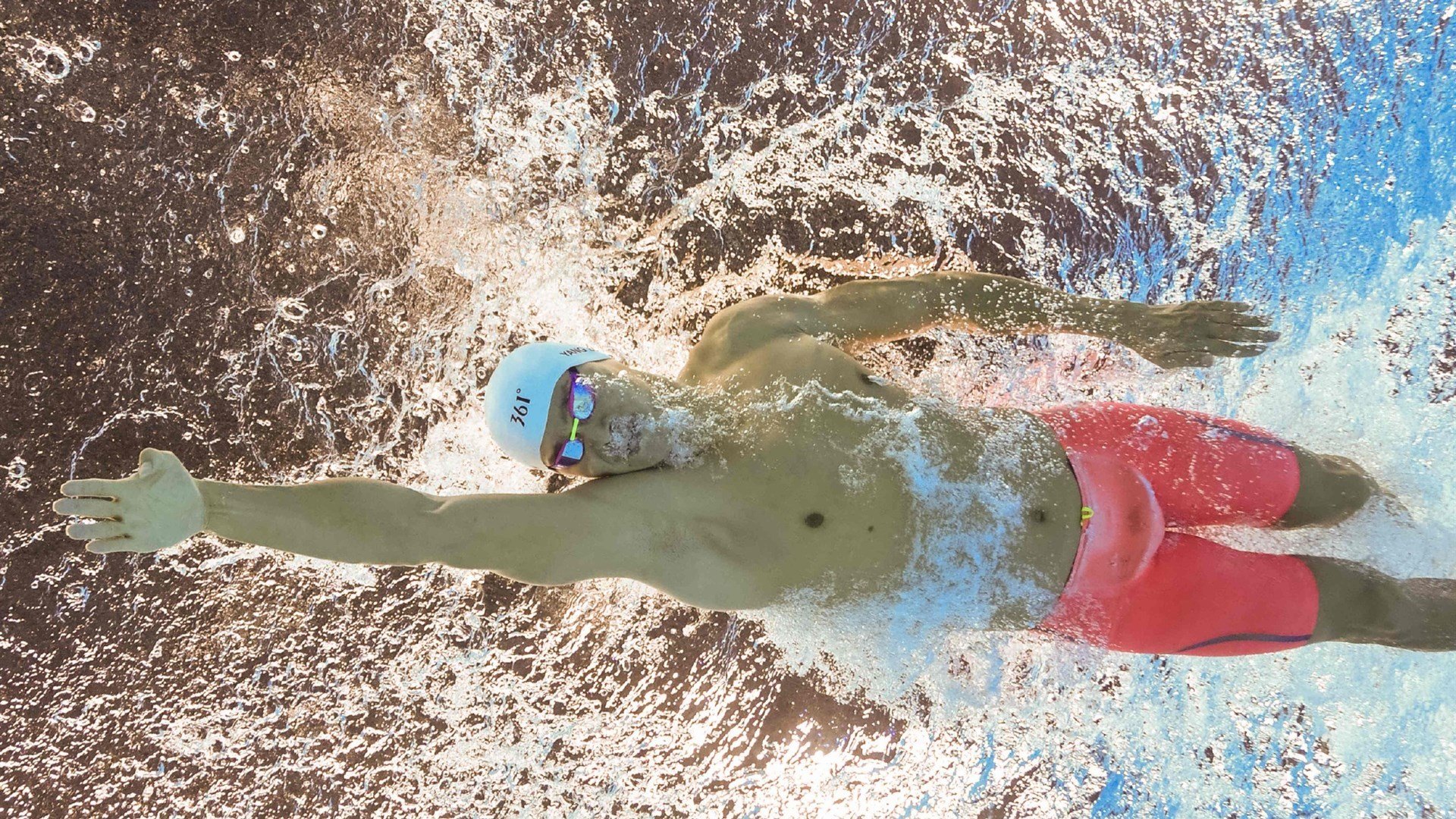 伊拉克单节拉开曼联，哈兰德成为关键先生，足球世界的蝴蝶效应与英雄叙事